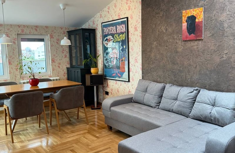 Location d’un appartement en duplex de 3 pièces avec vue sur la ville, 90 m², centre de Belgrade, Serbie